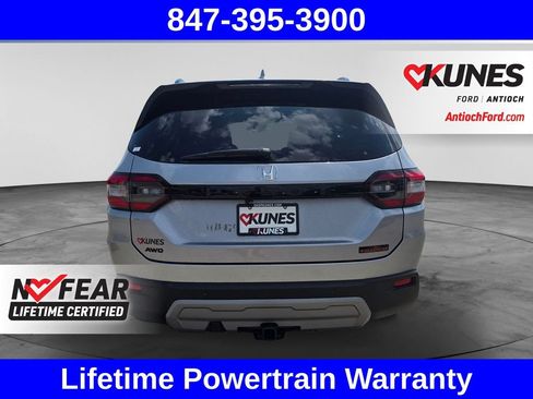 Used 2025 Honda Pilot TrailSport image 9