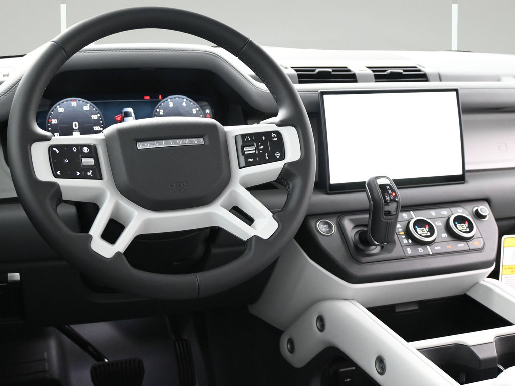 Used 2025 Land Rover Defender 110 X-Dynamic SE AWD/4WD image 7