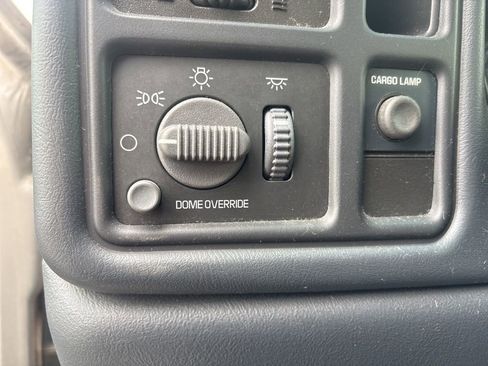 Used 2001 Chevrolet Silverado 1500 LS w/ Firm Ride Suspension Pkg image 10