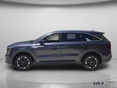 Certified 2025 Kia Sorento S w/ Panoramic Sunroof Package FWD image 3