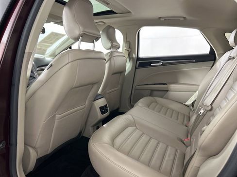 Used 2017 Ford Fusion SE w/ Fusion SE Technology Package image 36