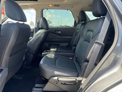 Used 2022 Nissan Pathfinder SL w/ SL Premium Package FWD image 12
