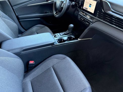 Used 2025 Toyota Camry LE FWD image 23