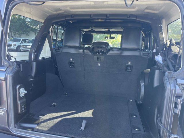 Used 2018 Jeep Wrangler Unlimited Sahara AWD/4WD image 10