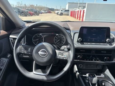 Used 2023 Nissan Rogue SV AWD/4WD image 12