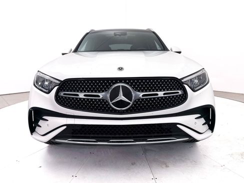 Used 2025 Mercedes-Benz GLC 300 4MATIC image 13