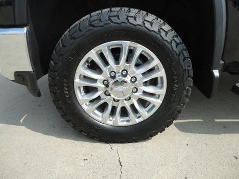 Used 2020 Chevrolet Silverado 2500 LTZ image 2