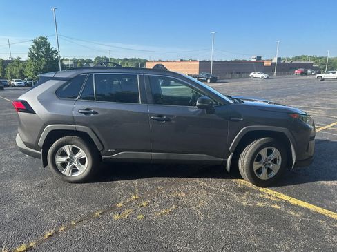 Used 2019 Toyota RAV4 XLE w/ Convenience Package AWD/4WD image 4