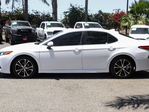 Used 2020 Toyota Camry SE FWD image 5