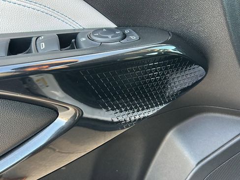 Used 2025 Chevrolet Trax LT image 22