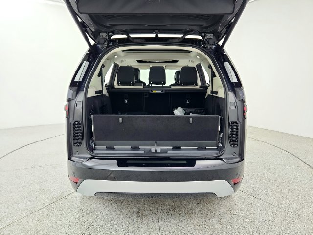 New 2026 Land Rover Discovery Limited Edition AWD/4WD image 19