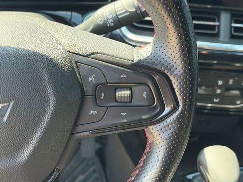 Used 2024 Chevrolet Trax RS w/ Sunroof Package image 20