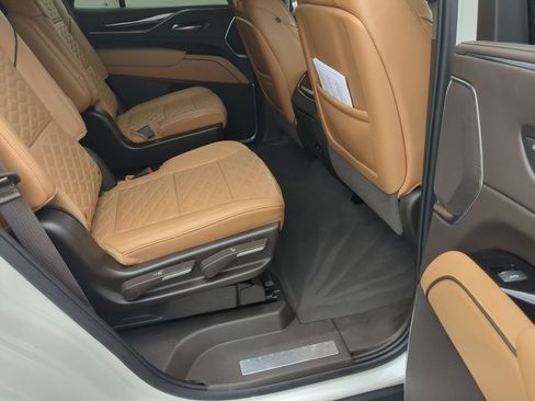 Used 2023 Cadillac Escalade Premium Luxury AWD/4WD image 26