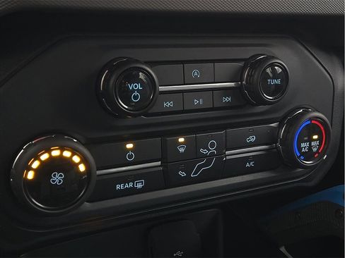 Used 2022 Ford Bronco Black Diamond image 16