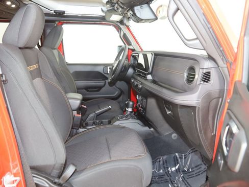 Used 2025 Jeep Gladiator Mojave image 11