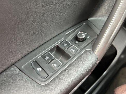 Used 2021 Volkswagen Tiguan SE image 20