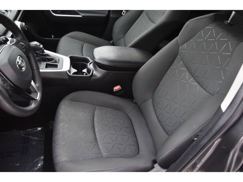 Used 2021 Toyota RAV4 XLE w/ Convenience Package image 13