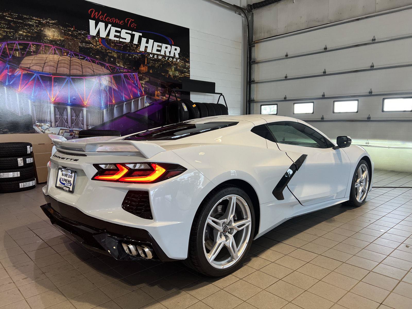 Used 2022 Chevrolet Corvette Stingray Coupe w/ Z51 Performance Package RWD image 29