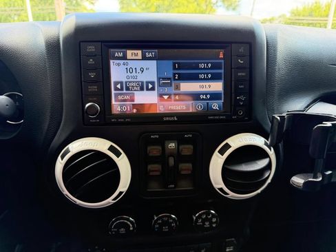 Used 2015 Jeep Wrangler Unlimited Sahara AWD/4WD image 30