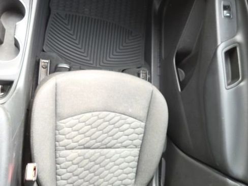 Used 2020 Chevrolet Equinox LT w/ Driver Convenience Package image 19