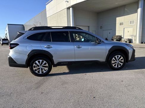 Certified 2025 Subaru Outback Premium image 3