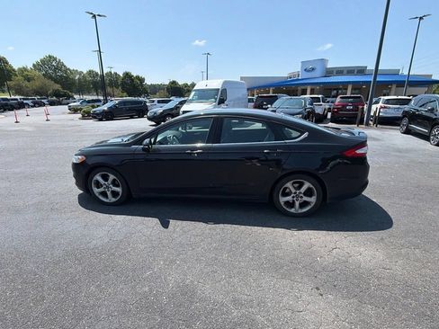 Used 2016 Ford Fusion SE w/ Equipment Group 201A FWD image 12