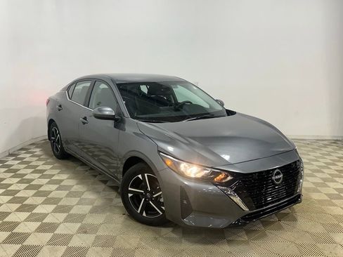 Used 2025 Nissan Sentra SV image 3