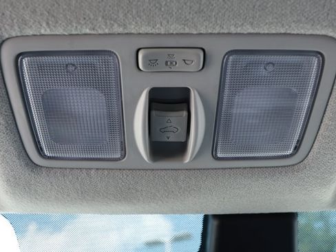 Used 2025 Hyundai Venue SEL FWD image 22