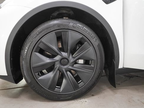 Used 2024 Tesla Model Y Long Range AWD/4WD image 29