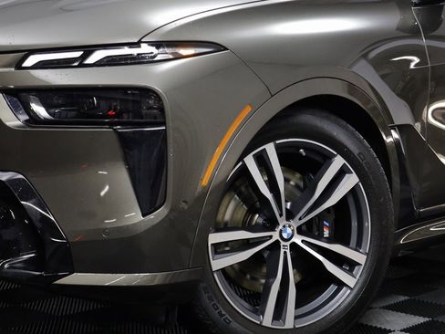 Used 2025 BMW X7 xDrive40i w/ M Sport Package image 3