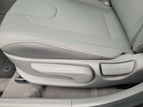 New 2025 Hyundai Elantra SEL image 16