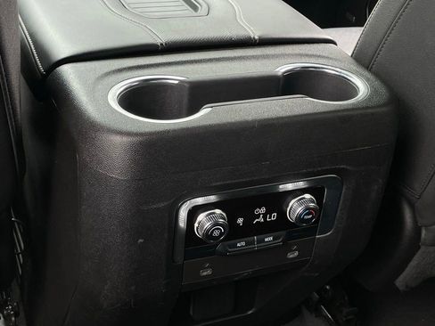 Used 2023 GMC Yukon SLT AWD/4WD image 25