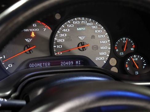 Used 1999 Chevrolet Corvette Convertible w/ Performance Handling Pkg RWD image 2