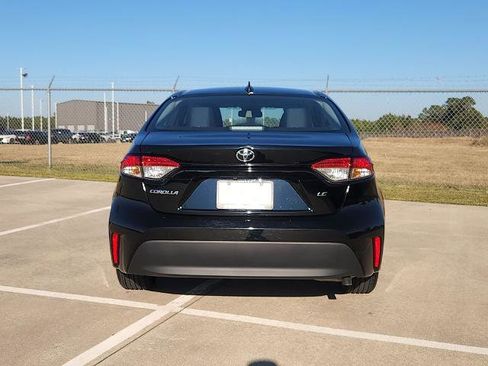 Used 2025 Toyota Corolla LE image 6