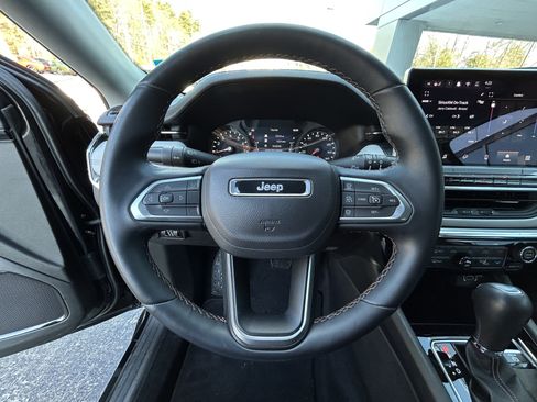 Certified 2022 Jeep Compass Limited image 25