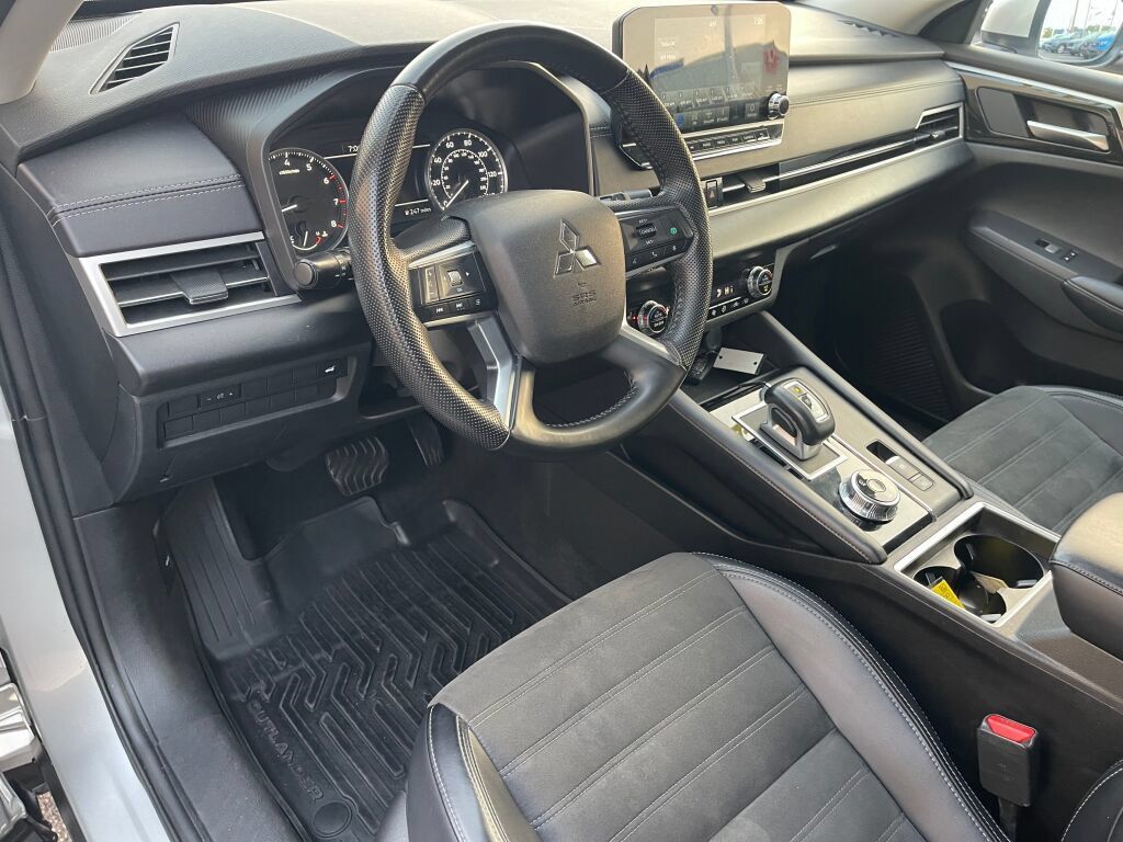 Used 2024 Mitsubishi Outlander SE AWD/4WD image 5