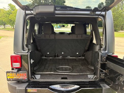 Used 2017 Jeep Wrangler Unlimited Sahara AWD/4WD image 45