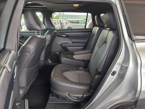 Used 2025 Toyota Highlander XSE AWD/4WD image 27