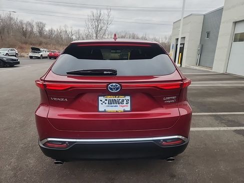 Used 2022 Toyota Venza Limited image 5