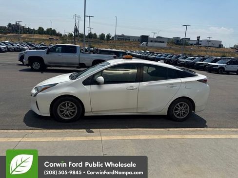 Used 2018 Toyota Prius Two w/ Prius Two Safety Plus Package FWD image 4