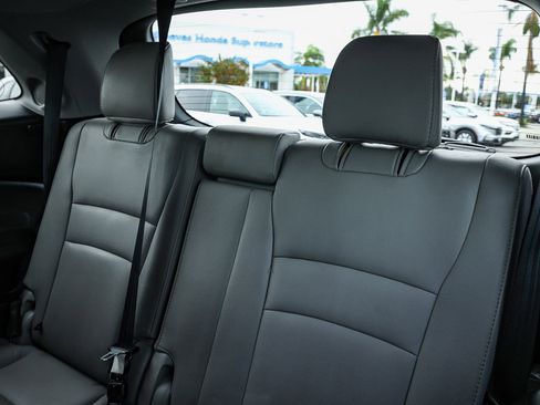 Certified 2017 Honda Pilot Touring image 25