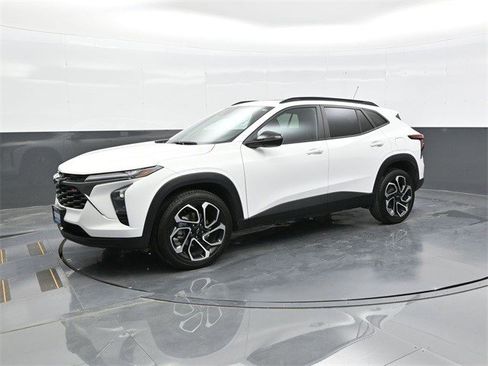 Certified 2025 Chevrolet Trax RS w/ Sunroof Package image 3