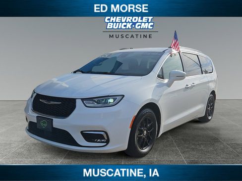 Used 2022 Chrysler Pacifica Touring-L FWD image 1