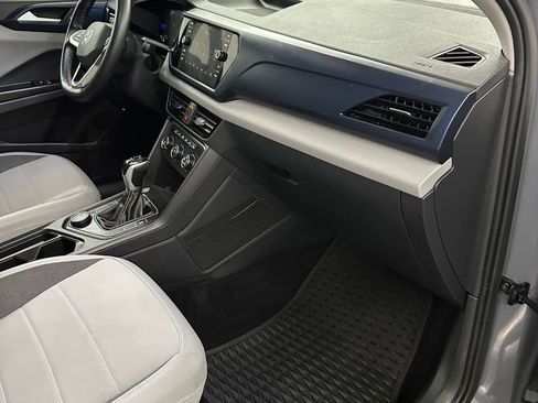 Used 2022 Volkswagen Taos SE w/ Panoramic Sunroof Package image 34