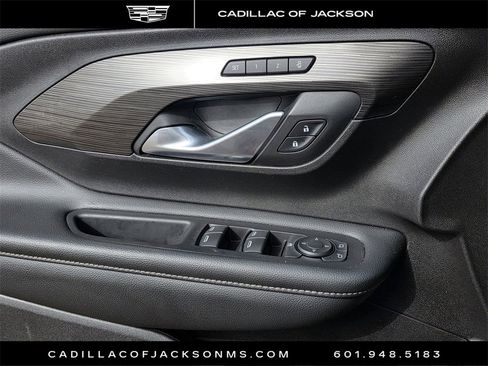 Used 2024 GMC Terrain SLT image 25