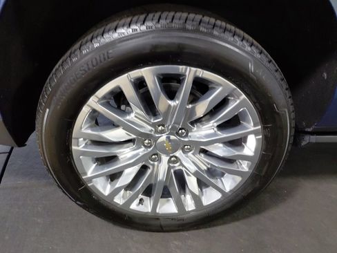 Certified 2026 Chevrolet Suburban High Country AWD/4WD image 37