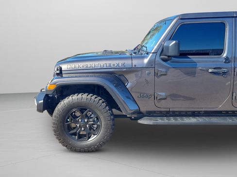 Used 2024 Jeep Gladiator Sport image 32