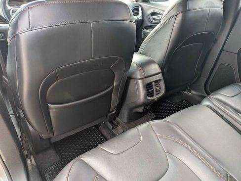 Used 2015 Jeep Cherokee Trailhawk w/ Leather Interior Group AWD/4WD image 16