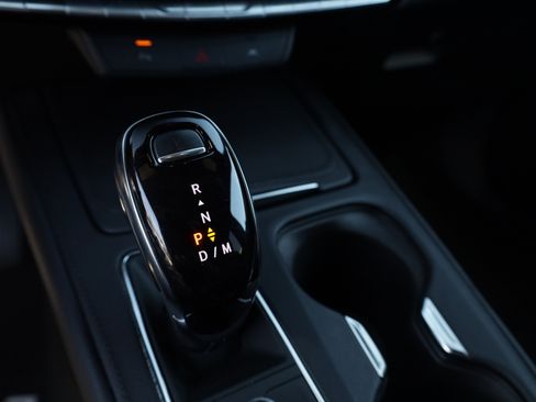 Used 2024 Cadillac XT4 Premium Luxury image 11