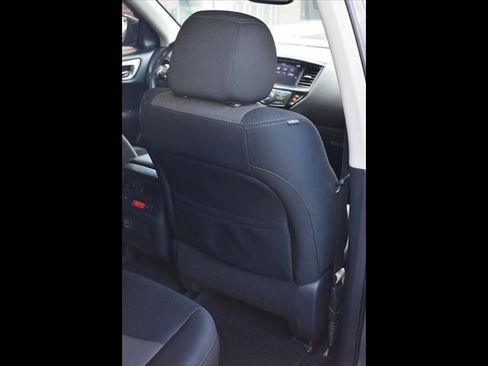 Used 2018 Nissan Pathfinder SV image 29